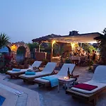 Vali Aparthotel 4*