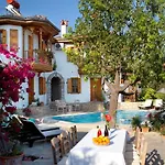 Aparthotel Vali
